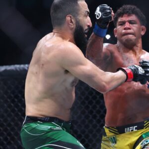 Belal Muhammad (red gloves) fights Gilbert Burns (blue gloves) during UFC 288 at Prudential Center.