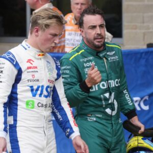 FORMULA 1 PIRELLI UNITED STATES GRAND PRIX 2024 ,pictured An angry Fernando Alonso ESP , Aston Martin, discusses the situation at the start with Liam Lawson NZL , Visa Cash App RB