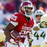 Nov 12, 2016; Norman, OK, USA; Oklahoma Sooners running back Joe Mixon (25) runs for a touchdown during the second half against the Baylor Bears at Gaylord Family - Oklahoma Memorial Stadium.