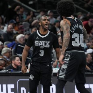 San Antonio Spurs guard Chris Paul (3) and forward Julian Champagnie (30) celebrate in the second half against the Oklahoma City Thunder at Frost Bank Center.