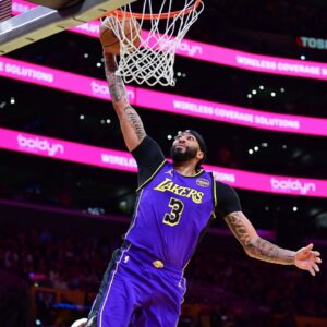 Los Angeles Lakers forward Anthony Davis (3) scores a basket against the Utah Jazz during the first half at Crypto.com Arena