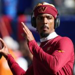 Washington Commanders quarterback Jayden Daniels (5) warms up before the game against the New York Giants at MetLife Stadium.