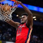 New Orleans Pelicans center Yves Missi (21) shoots the ball in the first half against the Indiana Pacers at Gainbridge Fieldhouse.