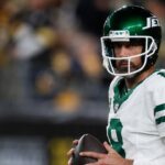 New York Jets quarterback Aaron Rodgers (8) warms up before the game against the Pittsburgh Steelers at Acrisure Stadium.