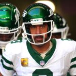 New York Jets quarterback Aaron Rodgers (8) warms up before the game against the Arizona Cardinals at State Farm Stadium.