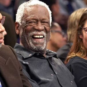 NBA Basketball Herren USA legend Bill Russell smiles at others along courtside during the NBA All-Star Saturday Night festivities at Spectrum Center in Charlotte, N.C., on Saturday, Feb. 16, 2019.