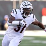 Oct 27, 2024; Cincinnati, Ohio, USA; Cincinnati Bengals running back Zack Moss (31) runs the ball as Philadelphia Eagles linebacker Zack Baun (53) defends during the third quarter at Paycor Stadium.