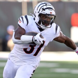 Oct 27, 2024; Cincinnati, Ohio, USA; Cincinnati Bengals running back Zack Moss (31) runs the ball as Philadelphia Eagles linebacker Zack Baun (53) defends during the third quarter at Paycor Stadium.