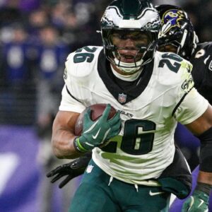 Philadelphia Eagles running back Saquon Barkley (26) rushes past Baltimore Ravens linebacker Roquan Smith (0) during the second half at M&T Bank Stadium.