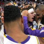 Chiney Ogwumike (L), Los Angeles Lakers (R)