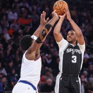 OG Anunoby and Chris Paul