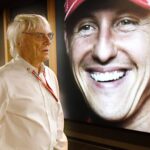 Bernie ECCLESTONE GBR,Formel 1 Gruender), geht an einem Portraet,Bild von Michael Schumacher vorbei. Formel 1:GP von Oesterreich, Red Bull Ring Zeltweg,Spielberg,Saison 2017,am 08.07.2017.