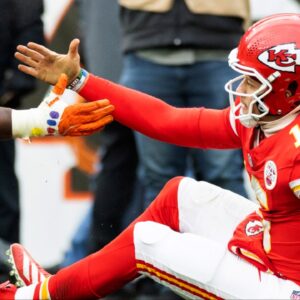 Cleveland Browns defensive tackle Dalvin Tomlinson (94) helps up Kansas City Chiefs quarterback Patrick Mahomes (15) after a tackle during the third quarter at Huntington Bank Field.
