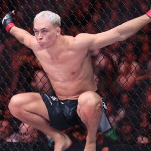 Navajo Stirling (red gloves) before the fight against Tuco Tokkos (blue gloves) at Amalie Arena.