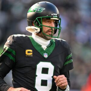 New York Jets quarterback Aaron Rodgers (8) during the first quarter against the Seattle Seahawks at MetLife Stadium.