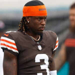 Cleveland Browns wide receiver Jerry Jeudy (3) before the game against the Jacksonville Jaguars at EverBank Stadium.