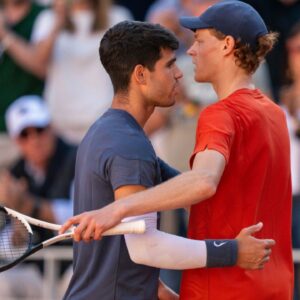 Carlos Alcaraz (L) and Jannik Sinner (R)