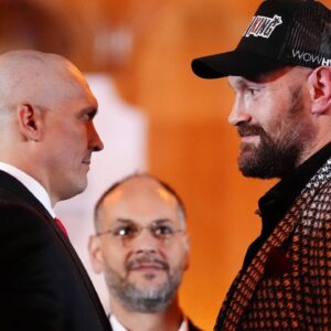 Tyson Fury v Oleksandr Usyk - press conference, PK, Pressekonferenz - Guildhall - London Tyson Fury (right) faces off against Oleksandr Usyk during a press conference at the Guildhall, London. Picture date: Wednesday October 23, 2024. Use subject to restrictions. Editorial use only, no commercial use without prior consent from rights holder. PUBLICATIONxNOTxINxUKxIRL Copyright: xZacxGoodwinx 77930818