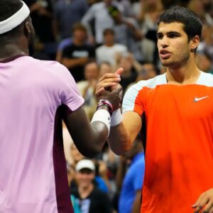 Frances Tiafoe (L) and Carlos Alcaraz (R).