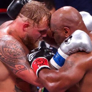 Netflix & Most Valuable Promotions Boxing Event Fight Night, AT&T Stadium, Arlington, Texas, United States 15 11 2024 Mike Tyson vs Jake Paul Jake Paul and Mike Tyson after the fight Jake Paul and Mike Tyson after the fight 15 11 2024 PUBLICATIONxNOTxINxUKxIRLxFRAxNZL Copyright: x INPHO EdxMulhollandx EM2_7521