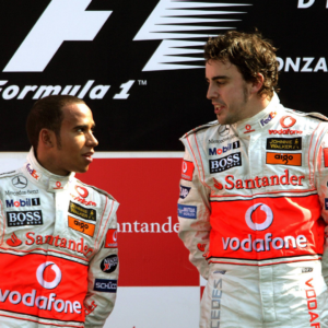 Siegerehrung beim GP von Italien 2007: Sieger Fernando Alonso (Spanien, re.) im Gespräch mit Teamkollege Lewis Hamilton (England beide McLaren Mercedes)