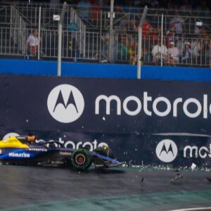 In the photo, the pilot, Alexander Albon 23, WILLIAMS, suffers an accident during qualifying.