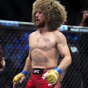 Sean O'Malley of the United States (red gloves) fights Merab Dvalishvili of Georgia (blue gloves) during Riyadh Season Noche UFC 306 at The Sphere.