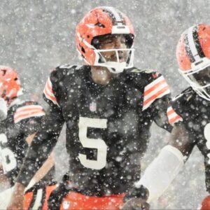 Cleveland Browns wide receiver Elijah Moore (8) and quarterback Jameis Winston (5) and tight end David Njoku (85) celebrate after Winston scored a touchdown during the second half against the Pittsburgh Steelers at Huntington Bank Field.