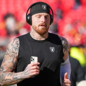 Las Vegas Raiders defensive end Maxx Crosby (98) warms up against the Kansas City Chiefs prior go a game at GEHA Field at Arrowhead Stadium.