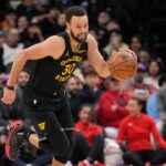 Golden State Warriors guard Stephen Curry (30) dribbles up court against the Toronto Raptors during the second half at Scotiabank Arena.