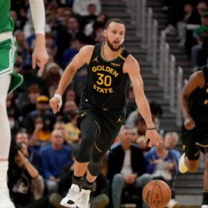 Golden State Warriors guard Stephen Curry (30) dribbles the ball up the court against the Boston Celtics in the third quarter at the Chase Center.
