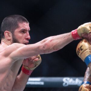 June 1, 2024, Newark, Nj, USA: UFC 302: MAKHACHEV VS POIRIER .NEWARK, NJ- JUNE 1: (L-R) Islam Makhachev punches Dustin Poirier in a lightweight title.fight during the UFC 302 event at Prudential Center on June 1, 2024 in Newark, NJ. Newark USA - ZUMAr187 20240601_zsp_r187_020 Copyright: xJustinxRenfroex