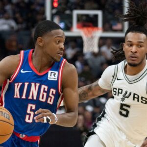 Sacramento Kings guard De'Aaron Fox (5) dribbles the basketball against San Antonio Spurs guard Stephon Castle (5) during the second quarter at Golden 1 Center