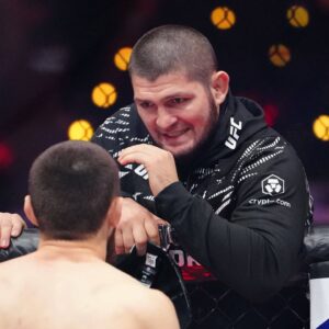 Khabib Nurmagomedov speaks to Tagir Ulanbekov at Intercontinental Downtown Los Angeles for UFC311 Makhachev vs Moicano on January 18, 2025 in Los Angeles, CA, United States. ( PxImages) Los Angeles, Ca United States - ZUMAp175 20250118_zsa_p175_041 Copyright: xLouisxGrassex