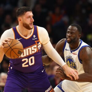 Golden State Warriors forward Draymond Green (23) defends against Phoenix Suns center Jusuf Nurkic (20) at Footprint Center