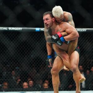 November 16, 2024, New York City, Ny, New York City, Ny, United States: NEW YORK New York City, Ny, NY -NOVEMBER 16:Charles Oliveira and Michael Chandler meet in the octagon for a 3-round bout for UFC309 - Jones vs Miocic at Madison Square Garden on November 16, 2024 in New York City, NY ( PxImages) New York City, Ny United States - ZUMAp175 20241116_zsa_p175_560 Copyright: xLouisxGrassex