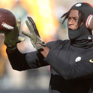 Pittsburgh Steelers wide receiver George Pickens (14) warms up before the game against the Green Bay Packers at Acrisure Stadium.