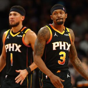Phoenix Suns guard Bradley Beal (3) and Devin Booker (1) against the San Antonio Spurs in the second half of an NBA Cup game at Footprint Center.