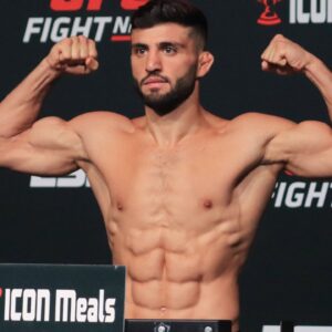 Arman Tsarukyan poses on the scale during the UFC Vegas 57: Weigh-in at UFC Apex on June 24, 2022, in Las Vegas, Nevada, United States. - ZUMAp175 20220624_zsa_p175_004 Copyright: xDiegoxRibasx