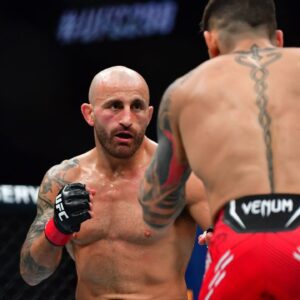 Alexander Volkanovski fights against Ilia Topuria during UFC 298 at Honda Center.