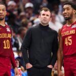 Cleveland Cavaliers head coach Kenny Atkinson speaks with Cleveland Cavaliers guard Darius Garland (10) and Cleveland Cavaliers guard Donovan Mitchell (45) during the first half against the Dallas Mavericks at American Airlines Center.