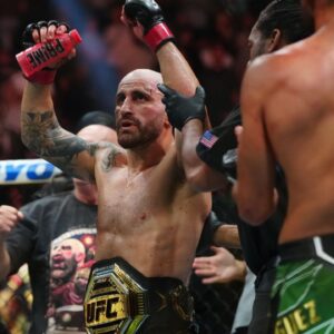 Alexander Volkanovski (red gloves) reacts after defeating Yair Rodriguez (blue gloves) during UFC 290 at T-Mobile Arena