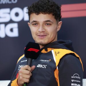F1 - PRE-SEASON TESTING 2025 - BAHRAIN NORRIS Lando (gbr), McLaren F1 Team MCL39, portrait during the Formula 1 Aramco pre-season testing 2025 of the 2025 FIA Formula One World Championship, WM, Weltmeisterschaft from February 26 to 28, 2025 on the Bahrain International Circuit, in Sakhir, Bahrain