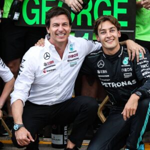 RUSSELL George (gbr), Mercedes AMG F1 Team W15, portrait WOLFF Toto (aut), Team Principal & CEO of Mercedes AMG F1 Team, portrait celebration mechanic, mecanicien, mechanics during the Formula 1 Qatar Airways Austrian Grand Prix 2024, 11th round of the 2024 Formula One World Championship, WM, Weltmeisterschaft from June 28 to 30, 2024 on the Red Bull Ring, in Spielberg, Austria