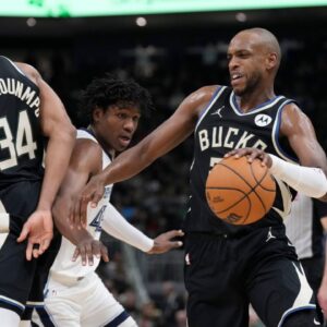 Khris Middleton NBA: Memphis Grizzlies at Milwaukee Bucks