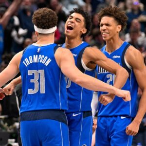 Dallas Mavericks guard Klay Thompson (31) and guard Max Christie (00) and forward Kessler Edwards (20) celebrates after Thompson makes a three point shot to take a one point lead during overtime against the Sacramento Kings at the American Airlines Center.