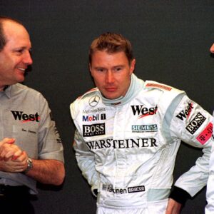 Team boss Ron Dennis (left) in conversation with the drivers Mika Häkkinen (Finland, middle) and David Coulthard (Scotland, all McLaren Mercedes) Motorsport Grand Prix Men's Formula 1 World Championship 2000