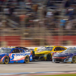 Kyle Larson (5) fights for position during the final laps at Atlanta Motor Speedway.