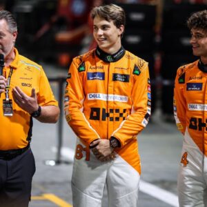 Zak Brown, Team Principal of McLaren F1 Team, Oscar Piastri of McLaren F1 Team MCL38, and Lando Norris of McLaren F1 Team MCL38 pose for a portrait during the Formula 1 Singapore Grand Prix 2024 on the Marina Bay Circuit in Singapore, from September 19 to 22, 2024