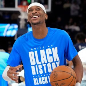 Oklahoma City Thunder guard Shai Gilgeous-Alexander (2) prepares to play the Minnesota Timberwolves at Target Center